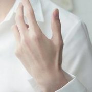 穿白衬衫的男半身头像(精选12张)