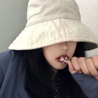 高清好看的时尚气质女生戴帽子头像图片(20张)