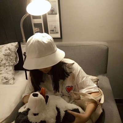 高清好看的时尚气质女生戴帽子头像图片(20张)