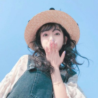 高清好看的时尚气质女生戴帽子头像图片(20张)