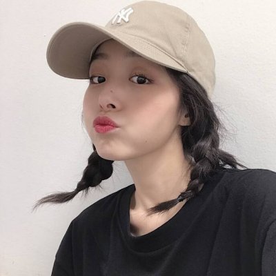 高清好看的时尚气质女生戴帽子头像图片(20张)