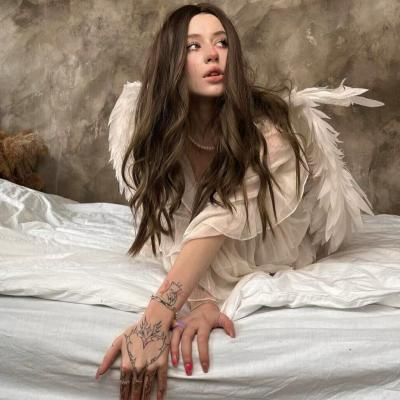 2023最热门的欧美女头(精选18张)