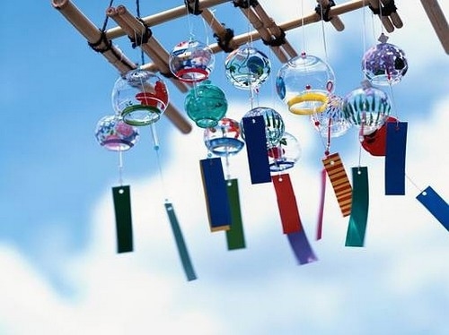 卑微到尘埃的悲伤网名女(优选99个)