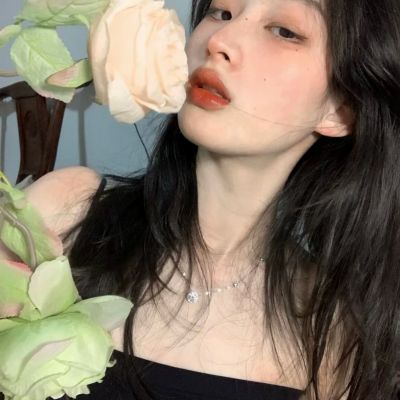 俏皮可爱的头像女生真人(精选20张)