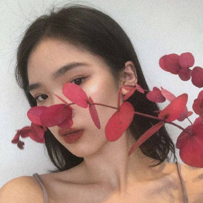 普通自然真人头像女(精选18张)