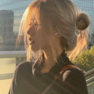 高冷成熟御姐头像真人不看镜头(精选20张)