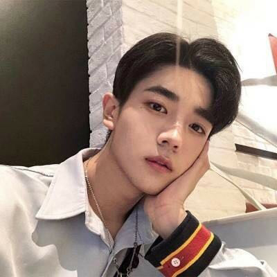 阳光清新男生头像(优选24张)