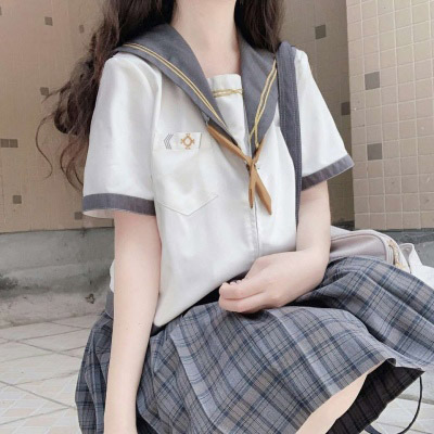 学院风可爱女生头像(精选20张)