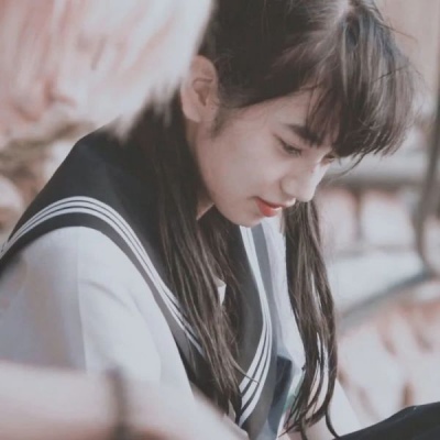 学院风可爱女生头像(精选20张)