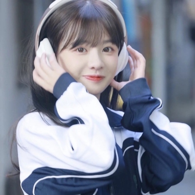 学院风可爱女生头像(精选20张)