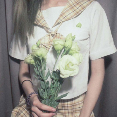 学院风可爱女生头像(精选20张)