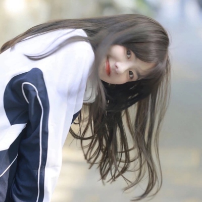 学院风可爱女生头像(精选20张)