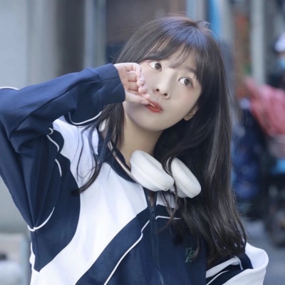 学院风可爱女生头像(精选20张)