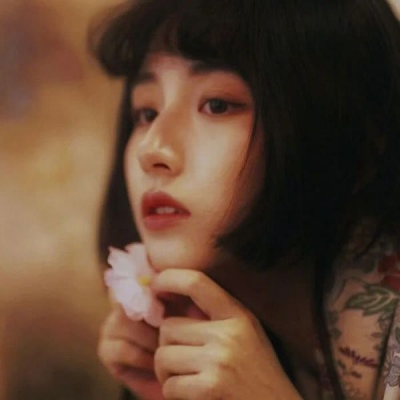 学院风可爱女生头像(精选20张)