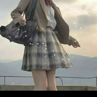 学院风可爱女生头像(精选20张)