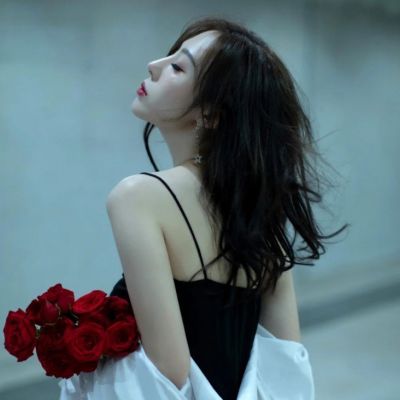 高级感拉满的头像女(共18张)