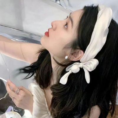 高级感拉满的头像女(共18张)