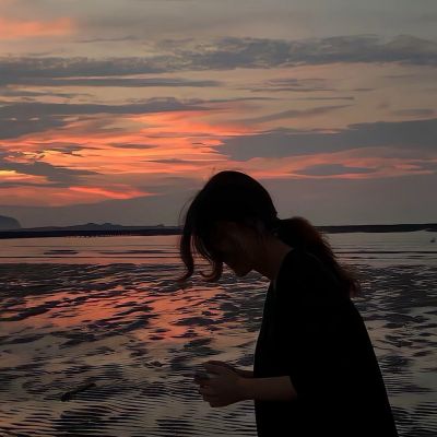 高级感拉满的头像女(共18张)