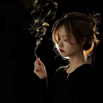 高级感拉满的头像女(共18张)