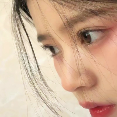 既惊艳又耐看的女生头像(精选24张)