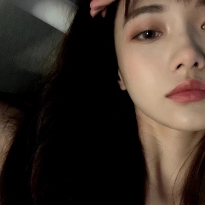 既惊艳又耐看的女生头像(精选24张)