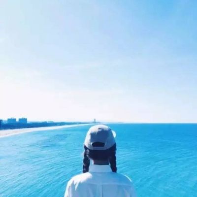 qq头像海边唯美背影女生图片(优选18张)