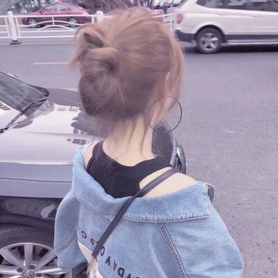 头像女生背影或侧面高清图片(优选22张)