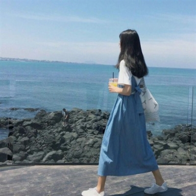 头像女生背影或侧面高清图片(优选22张)