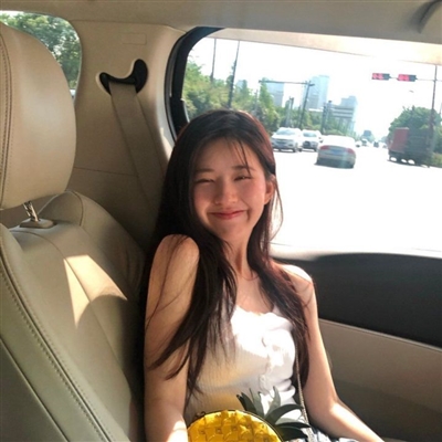 开怀大笑的女生头像(优选20张)