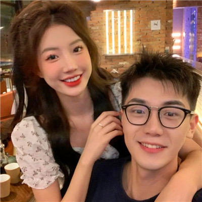 2023最火的情侣头像欧美高清图片(共20张)