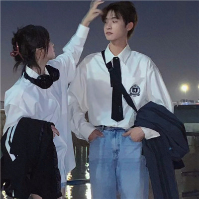 2023最火的情侣头像欧美高清图片(共20张)