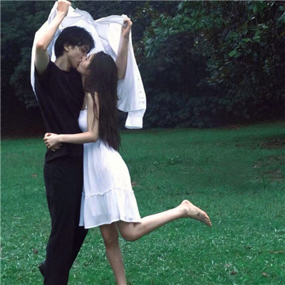 2023最火的情侣头像欧美高清图片(共20张)