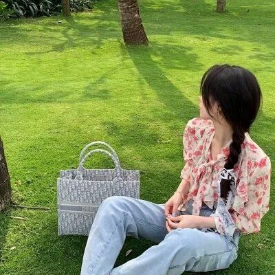 森系美女头像2023长发唯美图片精选(优选20张)