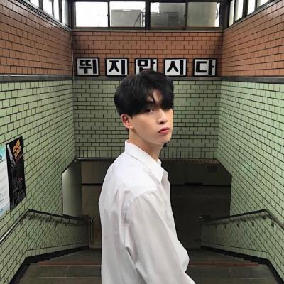 2023头像男生帅气潮流高清图片(共24张)