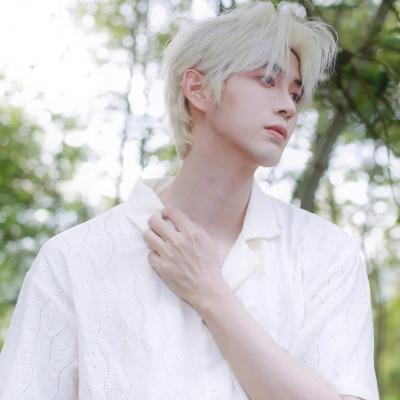 2023头像男生帅气潮流高清图片(共24张)