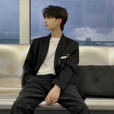 2023帅气成熟男人头像图片(精选20张)