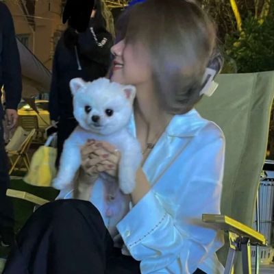 高清阳光好看的简洁微笑女头像图片(20张)