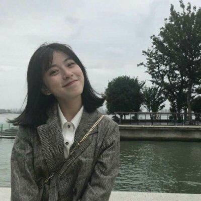 高清阳光好看的简洁微笑女头像图片(20张)