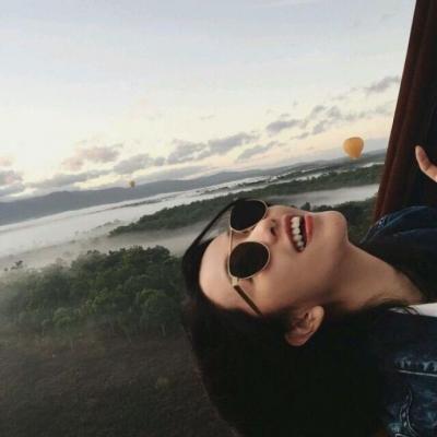 高清阳光好看的简洁微笑女头像图片(20张)