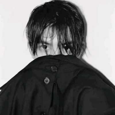 黑白超酷男生帅气qq头像(18张)