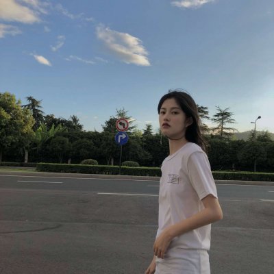 最新版绿色清新高冷耐看的女头合集(优选18张)