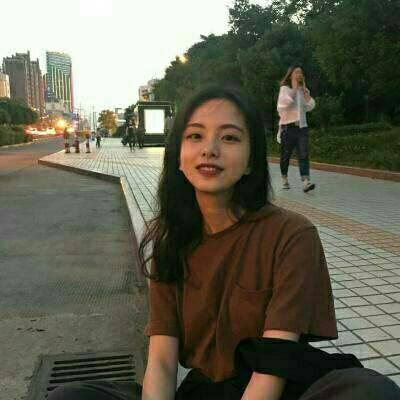 2023年女生高清头像图片(22张)