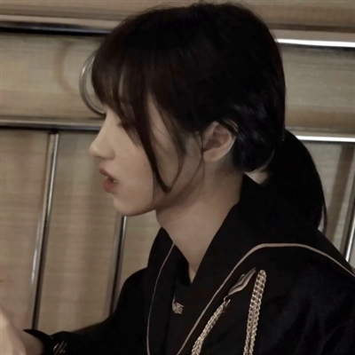 镜头前的时尚女生自拍头像大全(20张)