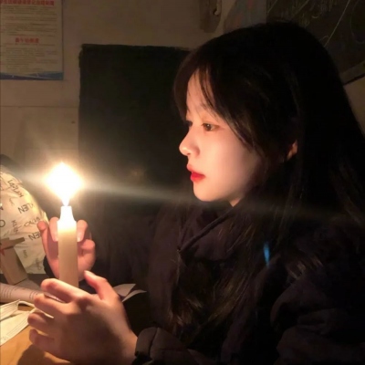 高清暖色调的治愈系头像女生图片(精选20张)