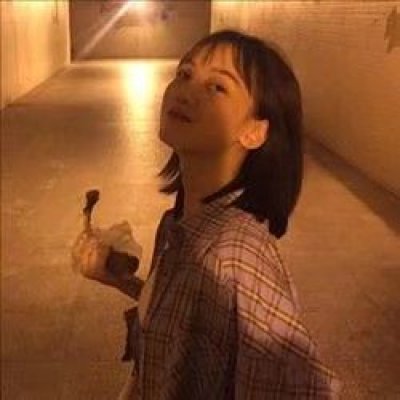 高清暖色调的治愈系头像女生图片(精选20张)