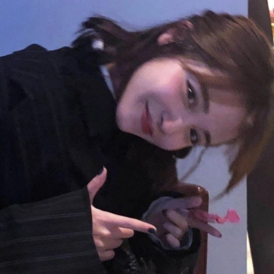 高清暖色调的治愈系头像女生图片(精选20张)