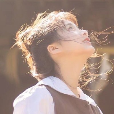 高清暖色调的治愈系头像女生图片(精选20张)