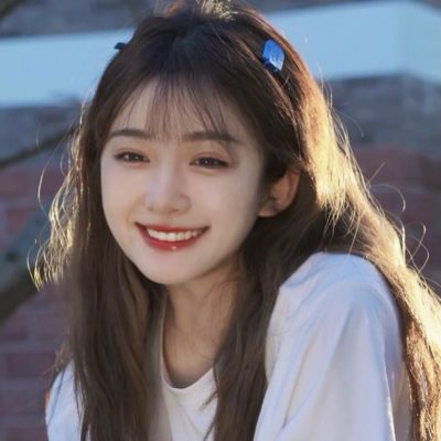 微信头像女生简单大方(精选18张)