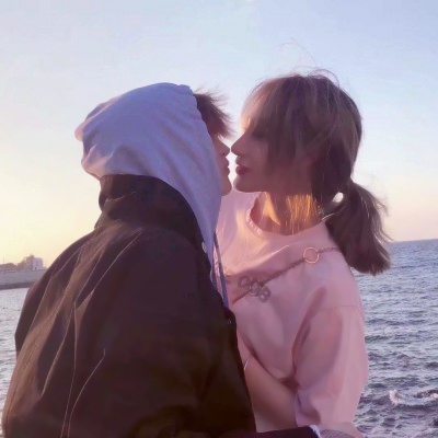 很难找的个性情侣头像真人(16张)