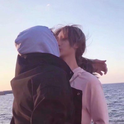 很难找的个性情侣头像真人(16张)